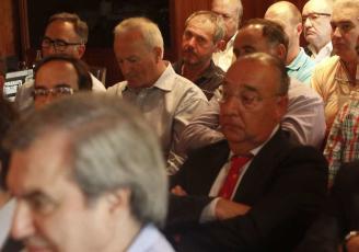 La sala de conferencias de La Granda logró ayer su primer lleno del verano.