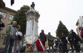 Intervención de Alejandro Villa Allande, tercero por la izquierda, en el homenaje a Riego.