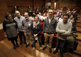 Por la izquierda, Mar Díaz, Rubén Vega, Javier Ordás, María Fernanda Fernández, Jorge Muñiz y Manuel Maurín, ayer, durante la presentación de la plataforma en el Museo Arqueológico de Asturias.