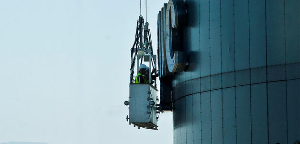 Limpieza en la torre de Pwc en Madrid (EFE)